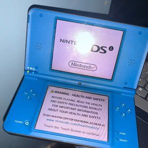 Nintendo DSI XL w/ Charger, Case and 10 games